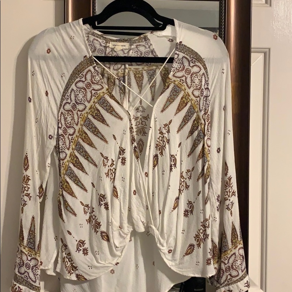 Silence + Noise low cut blouse size S
